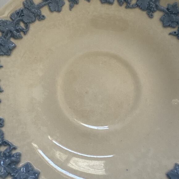 Vintage Wedgwood Queensware Lavender on Cream Shell Edge Set 4 Saucers READ 2243 - Picture 7 of 10